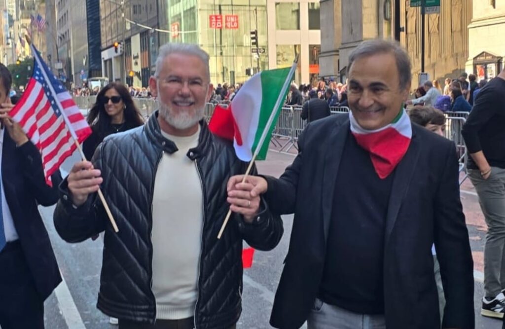 Vncenzo Odoguardi a New sfila alla Columbus Day Parade con il presidente del Movimento Associativo Italiani all'Estero Ricardo Merlo