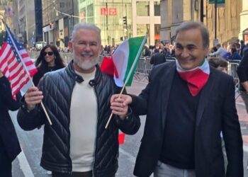 Vncenzo Odoguardi a New sfila alla Columbus Day Parade con il presidente del Movimento Associativo Italiani all'Estero Ricardo Merlo