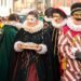 Marco Raffa nelle vesti di Capitan Spaventa. La dama al suo fianco è la primadonna della compagnia, che interpreta l'attrice cinquecentesca Isabella Andreini e che sfilerà con Capitan Spaventa a New York