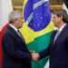 Antonio Tajani stringe la mano al Governatore dello Stato di San Paolo, Tarcísio Gomes de Freitas