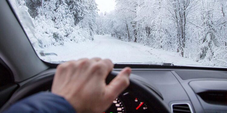 Guidare con la neve