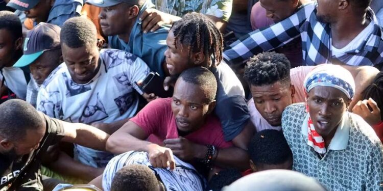 REPUBBLICA DOMINICANA | Abinader tira dritto: “Continueremo a deportare gli haitiani che sono per strada e senza lavoro”