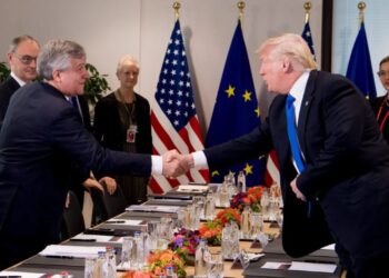 STRETTA DI MANO | Antonio Tajani e Donald Trump