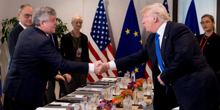 STRETTA DI MANO | Antonio Tajani e Donald Trump