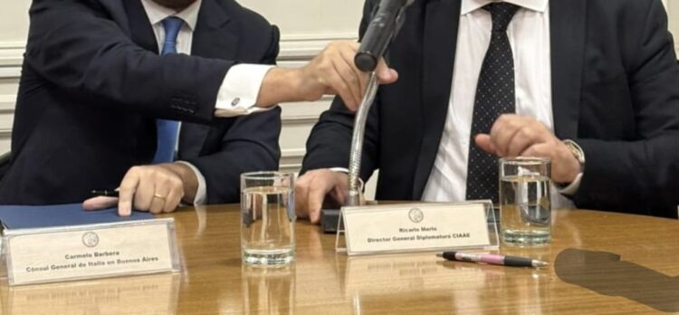 UNIVERSITÁ DI BUENOS AIRES (UBA) | Ricardo Merlo consegna Diploma 2024 a studenti italoargentini [FOTO e VIDEO]