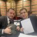 Manovra e italiani all'estero. Foto: Christian Di Sanzo (a destra) e Toni Ricciardi alle ore 5:30 am circa in Commissione Bilancio con il testo dell'emendamento approvato