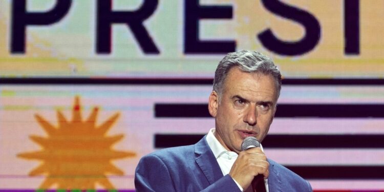 Elezioni presidenziali in Uruguay: a vincere è stato il candidato del “Frente Amplio” Yamandu Orsi che nel prossimo mese di marzo si insedierà in sostituzione dell’attuale Presidente Lacalle Pou.