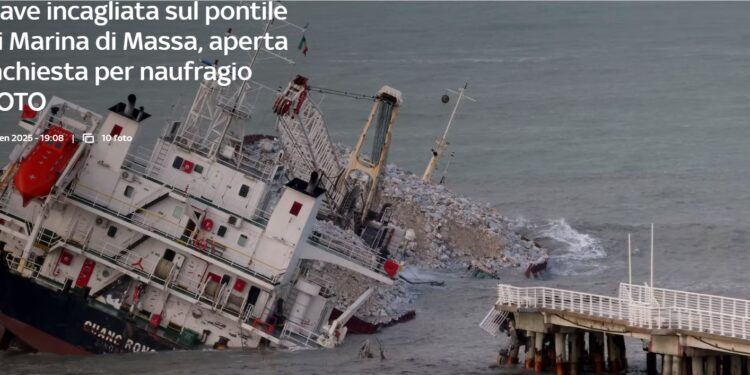 FOCUS | Nave incagliata a Marina di Massa: rischio sversamento di gasolio