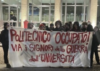 TORINO | Protesta degli studenti contro guerra e Tajani: “Non sei il benvenuto”