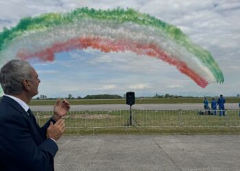 FRECCE TRICOLORI | Italiani all’estero, Carè: “Omaggio alla Bandiera, eccellenza italiana”