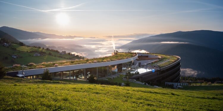 Pasqua in famiglia sulle Dolomiti: tra magia, gioco e tradizione all’hotel 5* Familiamus