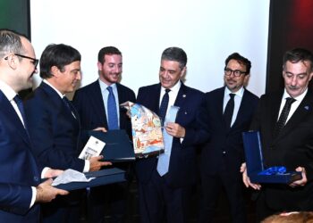 SUD DEL MONDO | Uno dei momenti più attesi è stata la cerimonia di premiazione, che ha reso omaggio a personalità di spicco per il loro contributo nei rispettivi ambiti, tra cui Jorge Macri - con origini calabresi -, Capo del Governo della Città di Buenos Aires