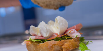 MOZZARELLA DI BUFALA DOP | Ecco i 10 errori più comuni nel consumarla