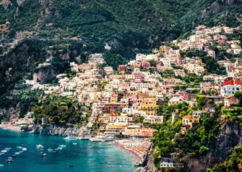 VACANZE PASQUA 2025 | La Costiera Amalfitana tra le mete più gettonate in Italia