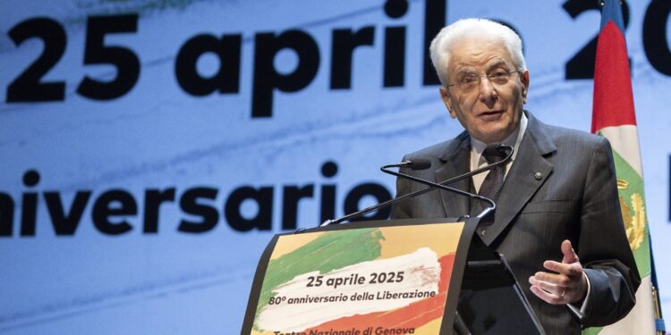 25 APRILE | Mattarella: “Non arrendiamoci a una democrazia a bassa intensità” [VIDEO]