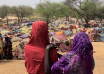 Migliaia di rifugiati sudanesi in fuga dal Darfur in Ciad