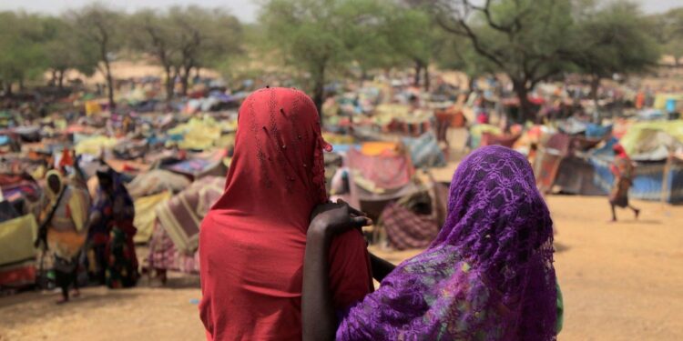 Migliaia di rifugiati sudanesi in fuga dal Darfur in Ciad