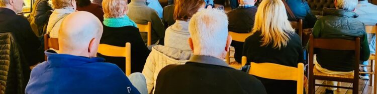 Gianni Caione, oordinatore del MAIE per l'Africa e l'Africa Orientale, incontra i connazionali nella Sala del Circolo Italiano di Johannesburg