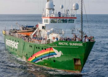 Venezia, arriva la nave di Greenpeace “Arctic Sunrise”