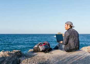 SMART WORKING | Lo zaino è l’accessorio preferito dei nomadi digitali