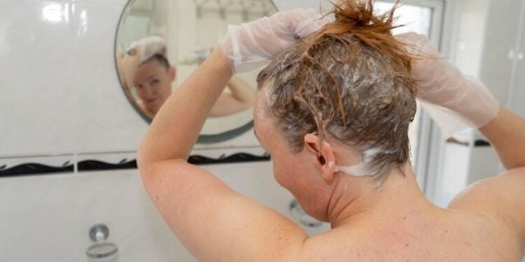 Tinta per capelli in casa: istruzioni per l'uso