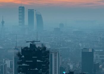 Skyline di Milano con la cappa di inquinamento | Francesco Vaninetti Photo/Getty Images
