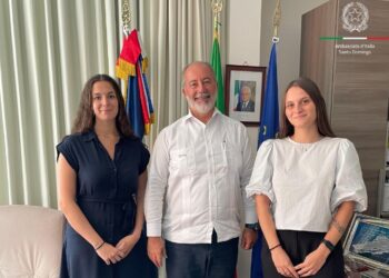 L'Ambasciatore d'Italia a Santo Domingo, Stefano Queirolo Palmas, con Chiara e Irene