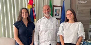 L'Ambasciatore d'Italia a Santo Domingo, Stefano Queirolo Palmas, con Chiara e Irene