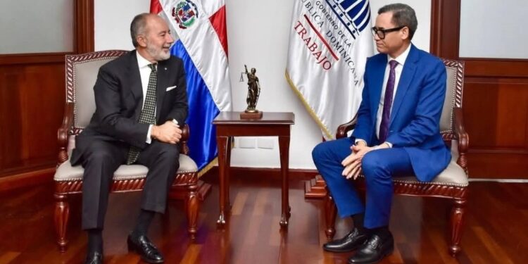 ITALIA - REPUBBLICA DOMINICANA | Stefano Queirolo Palmas, Ambasciatore d’Italia a Santo Domingo, ricevuto dal Ministro del Lavoro Eddy Olivares Ortega