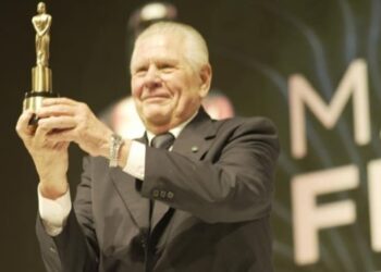 Consigliere CGIE e giornalista pluripremiato. 5 premi Martin Fierro, Martin Fierro Federal (2024), Premio Santa Clara de Asìs