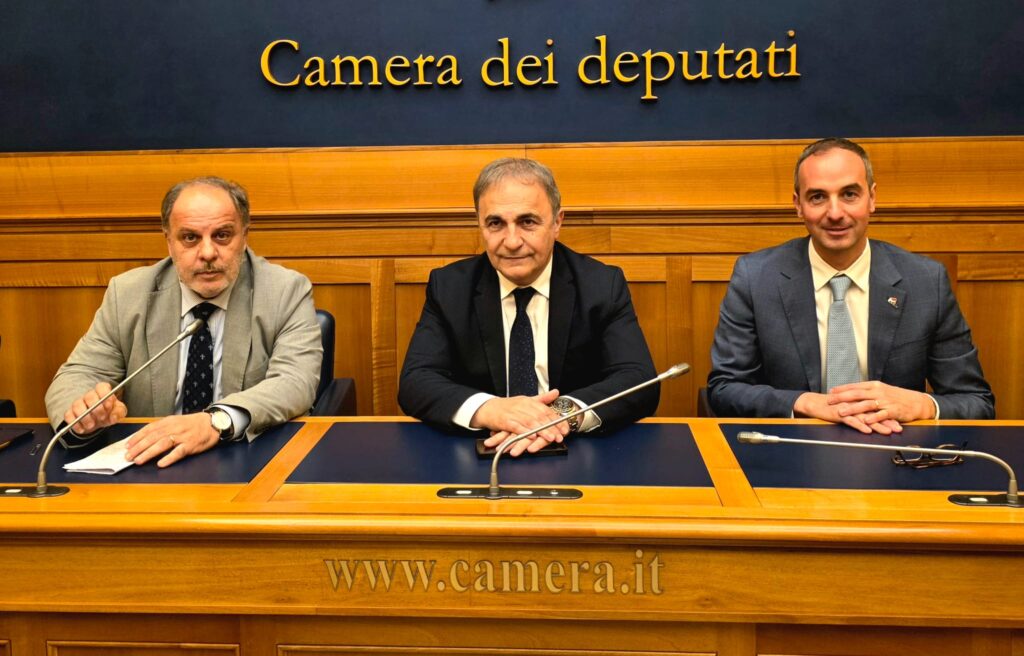 Da sinistra, nella foto: l'On. Franco Tirelli, il presidente MAIE Ricardo Merlo, il Sen. Mario Borghese
