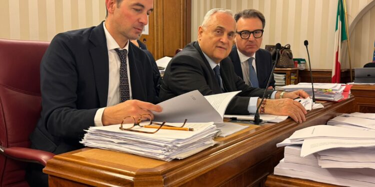 Sen. Mario Borghese, MAIE, durante i lavori in Commissione Bilancio al Senato
