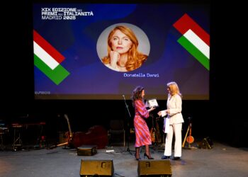SPAGNA | Italiani all’estero, Donatella Danzi riceve il Premio all’Italianità 2025 per l’Associazionismo