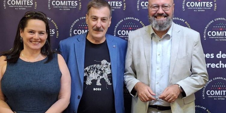 Fabio Fasoli con Luciana Laspro, coordinatrice nazionale MAIE Brasile (a sinistra nella foto) e, al centro, Dario Signorini, presidente Comites Buenos Aires