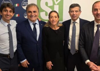Da sinistra, nella foto: l'On. Giovanni Donzelli (Fdi), il presidente MAIE Ricardo Merlo, Arianna Meloni, il presidente di Noi Moderati Maurizio Lupi, il vicepresidente MAIE Sen. Mario Borghese