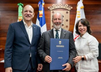 REPUBBLICA DOMINICANA | Santiago de los Caballeros conferisce il titolo di “Visitatore Illustre” all’Ambasciatore italiano Stefano Queirolo Palmas