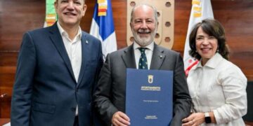 REPUBBLICA DOMINICANA | Santiago de los Caballeros conferisce il titolo di “Visitatore Illustre” all’Ambasciatore italiano Stefano Queirolo Palmas