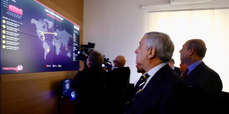 Cybersicurezza, Tajani inaugura la nuova Sala Cyber della Farnesina