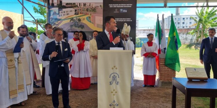 BRASILE | Silli (IILA) alla posa della prima pietra della Scuola “Nossa Senhora Aparecida” a Salvador de Bahia