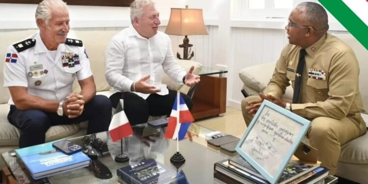 L’ambasciatore Sergio Maffettone visita la Marina dominicana: focus su formazione, sviluppo istituzionale e stabilità