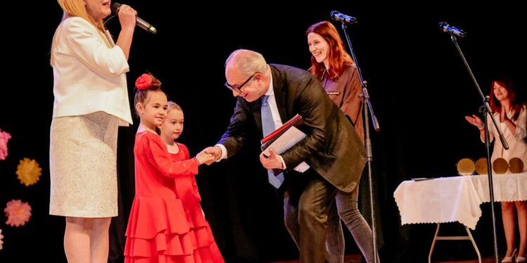Italia-Bulgaria, l’ambasciatore Apicella a Gotse Delchev: 70 anni della scuola "Gianni Rodari"