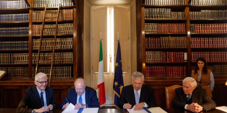 Tajani firma la convenzione Maeci-Treccani: nuova spinta alla lingua italiana nel mondo