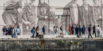 Napoli-New York, il murale sull’emigrazione italiana arriva a Roma: un ponte tra due sponde dell’Atlantico