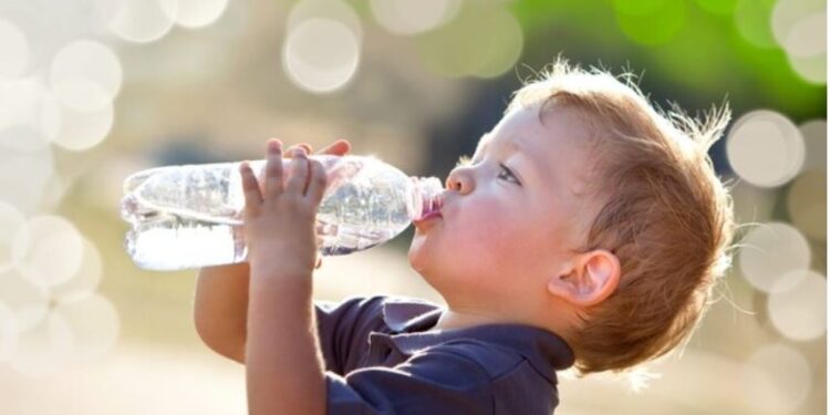 Clima, Save the Children: 24 milioni di italiani esposti alle ondate di calore nel 2026, 3,4 milioni sono bambini