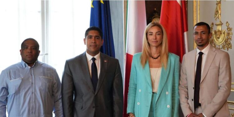 Genova, la sindaca Silvia Salis incontra il Console generale della Repubblica Dominicana