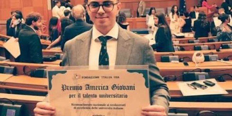 Premio America Giovani ad Andrea Mondinelli