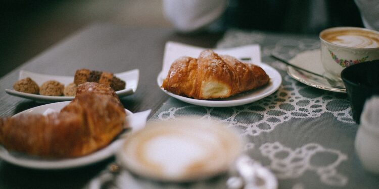 Perché gli italiani all'estero non rinunciano alle abitudini di casa: dal caffè allo svago digitale