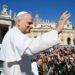 Papa Leone XIV: “Vicini ai giovani che a vent’anni fanno la valigia per cercare lavoro”
