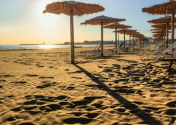 Meteo nel weekend, spiaggia al tramonto
