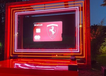 UniCredit e Ferrari, la carta Metal diventa la prima Mastercard World Legend in Italia
